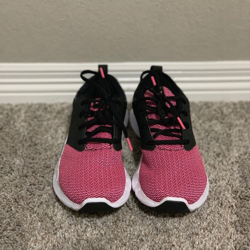 Women’s clothes shoes and more! 👅